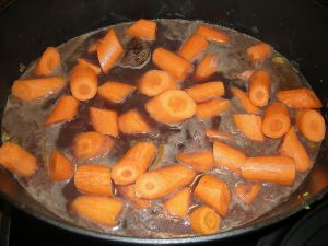 Ajoutez les carottes et laissez mijoter