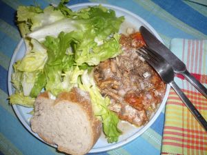 assiette de crise avec sardines à la tomate