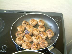 Les boulettes sont cuites quand elles sont bien dorées