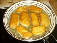 cuisson des beignets à l'huile chaude