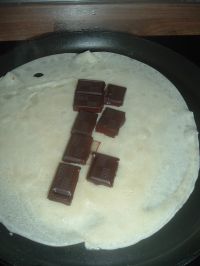 disposer le chocolat sur la crêpe