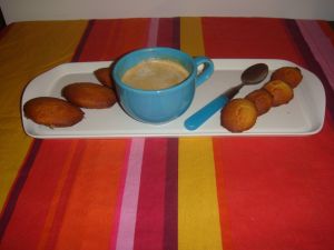 Grandes et petites madeleine en café gourmand