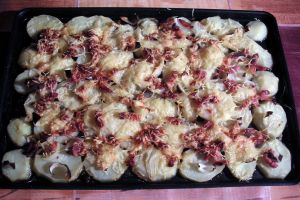 Gratiné de pomme de terre,  oignons et lardons