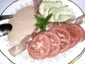 Salade au jambon fumé sauce rose