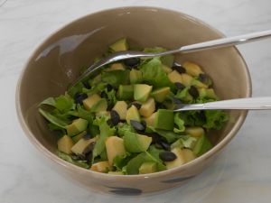 Salade verte, avocat et pomme