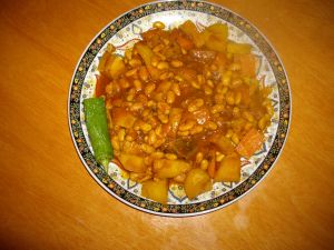 PLAT SERVI TRES CHAUD DE TAJINE A LA MAROCAINE