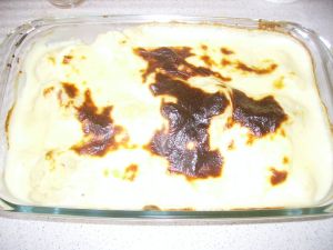 Voici une recette de gratin de chou fleur avec des oeufs durs et une béchamel